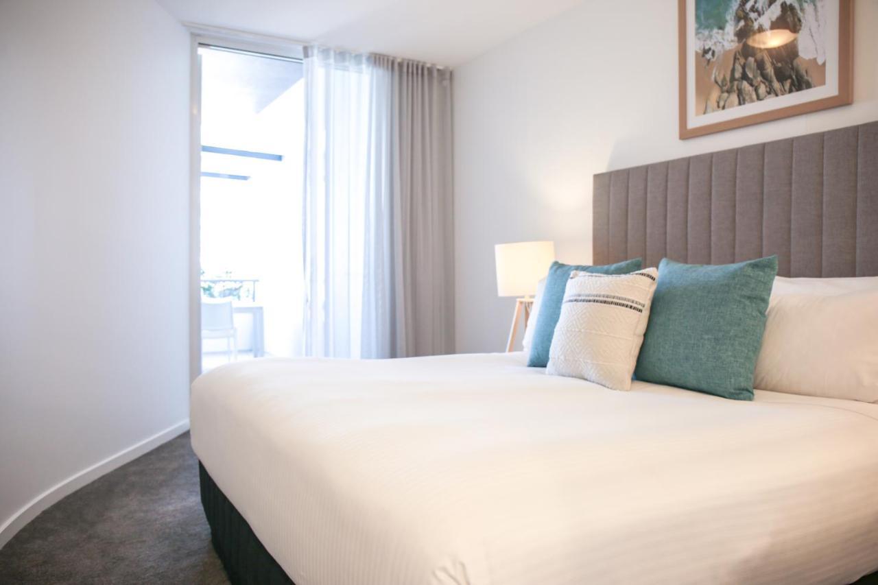 Rumba Beach Resort Caloundra Buitenkant foto A bedroom at the hotel