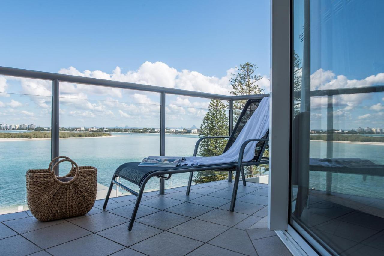 Rumba Beach Resort Caloundra Buitenkant foto A balcony at the hotel