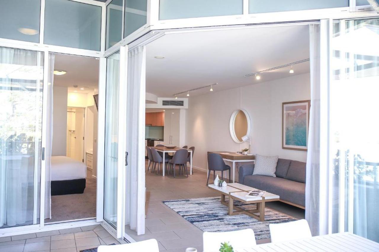 Rumba Beach Resort Caloundra Buitenkant foto A typical apartment at the Mantra Crown Towers