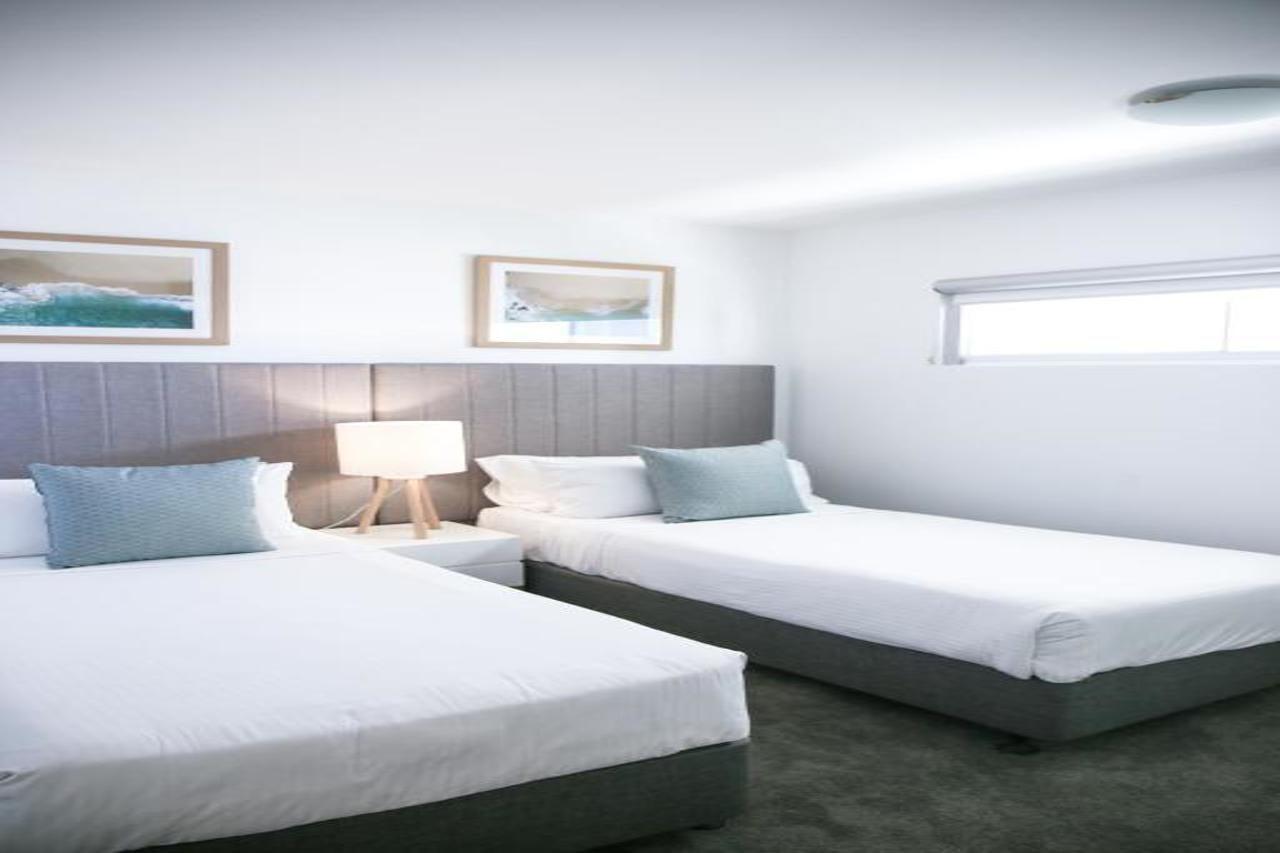 Rumba Beach Resort Caloundra Buitenkant foto A bedroom at the hotel