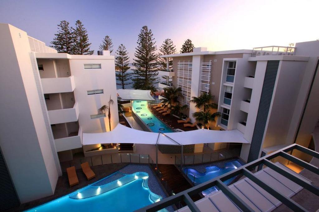 Rumba Beach Resort Caloundra Buitenkant foto The pool at the Mantra Crown Towers